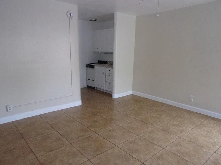555 9th Ave N #3 — Photo 3
