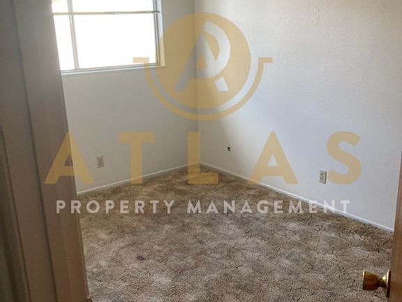 5th image of 930 N Van Buren St #6