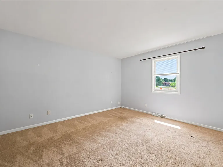 409 Dutton St — Photo 14