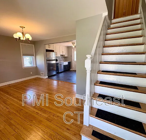 33 Country Club Rd — Photo 6