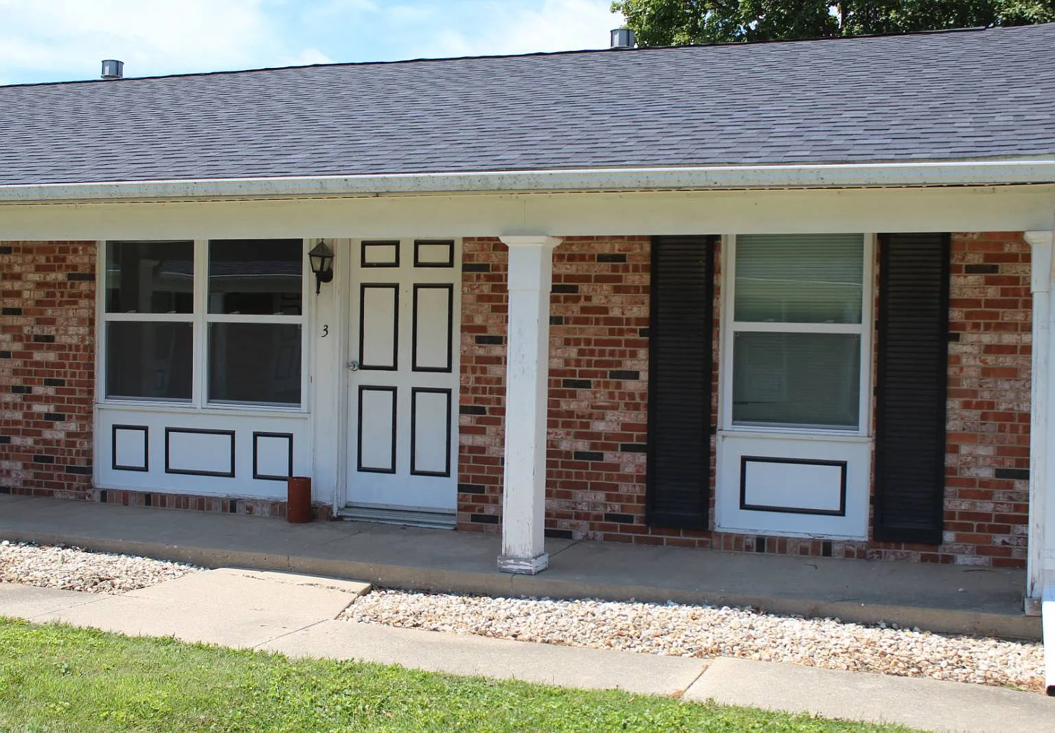 2 bed, 1.0 bath, $900 — Photo 1