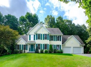 10 Fox Holw, Ledyard, CT 06339
