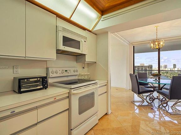 5th image of 19709 Turnberry Way #28K