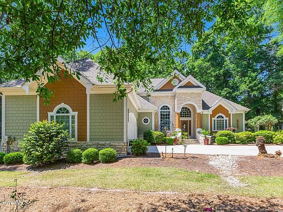 3rd image of 483 Blue Heron Court