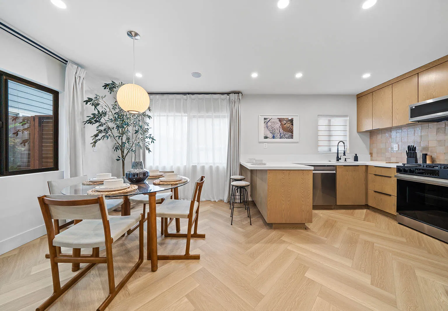 2 bed, 1062 sqft, $6,750 — Photo 4