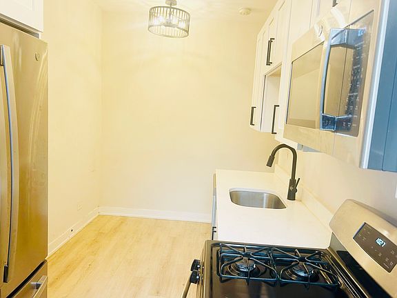 5th image of 918 W Sunnyside Ave APT 1B