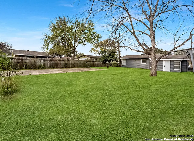 122 Stolnet St — Photo 15
