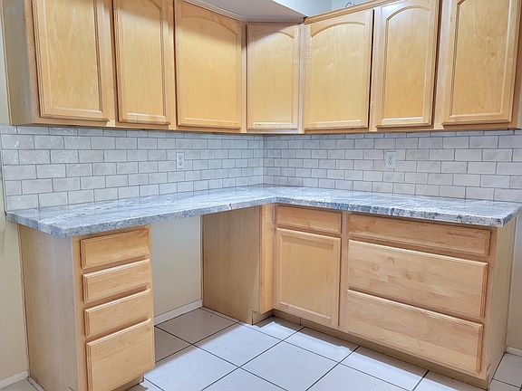 5th image of 123 E Ellis Dr