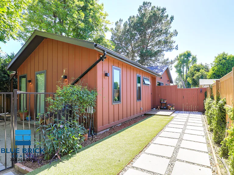14120 Archwood St — Photo 25