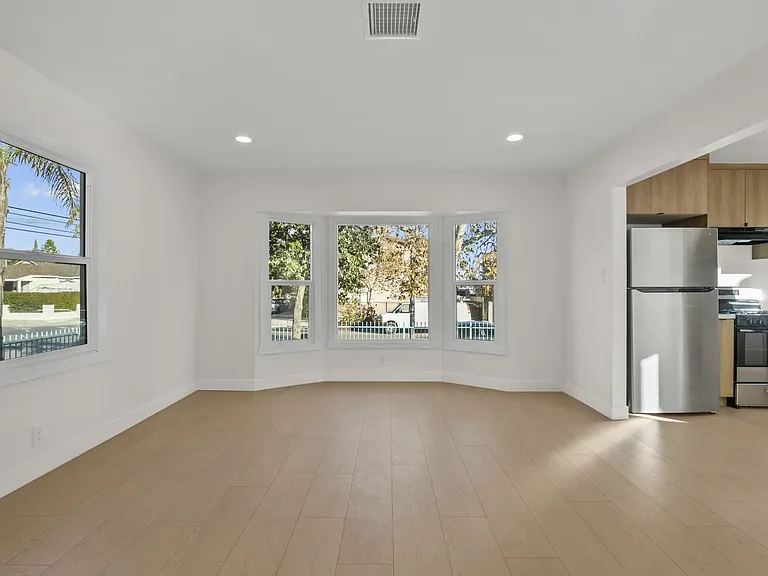 6661 Beck Ave — Photo 6