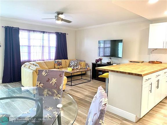 4th image of 2053 Newport N #2053