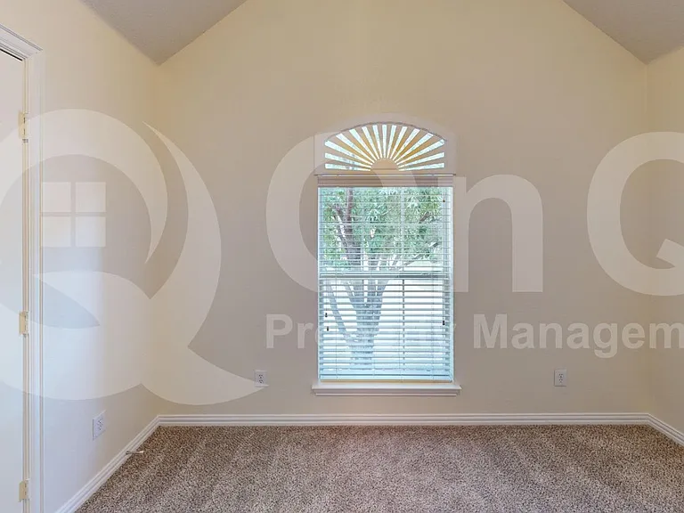 740 Peco St — Photo 11