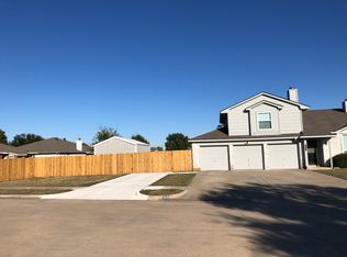 908 Comiskey Ct, Saginaw, TX 76179