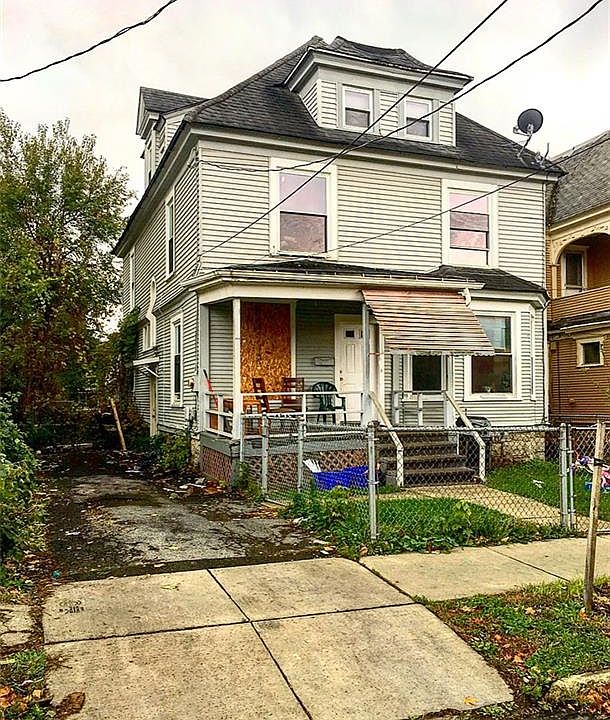 1st image of 121 W Pleasant Ave