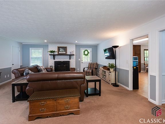 4th image of 1607 Ramblewood Way