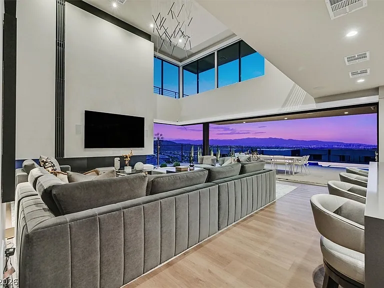 807 Magnum Cliff Ct — Photo 9