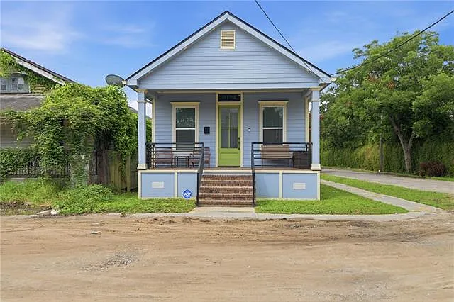 3 bed, 2.0 bath, 1160 sqft, $2,200 — Photo 1