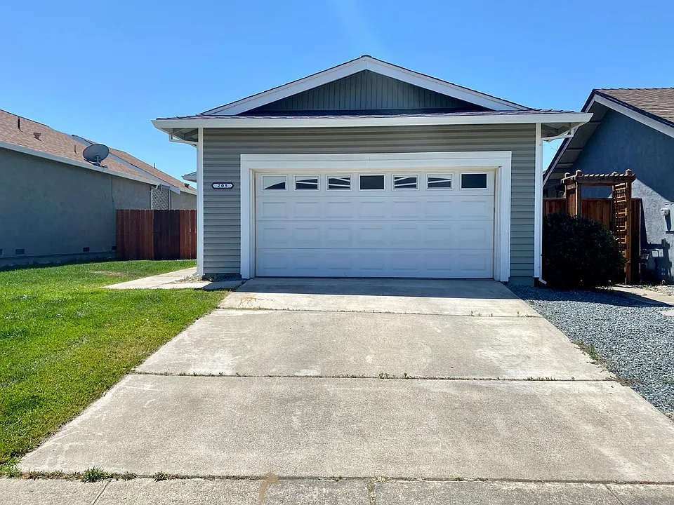 205 Almondtree Ln