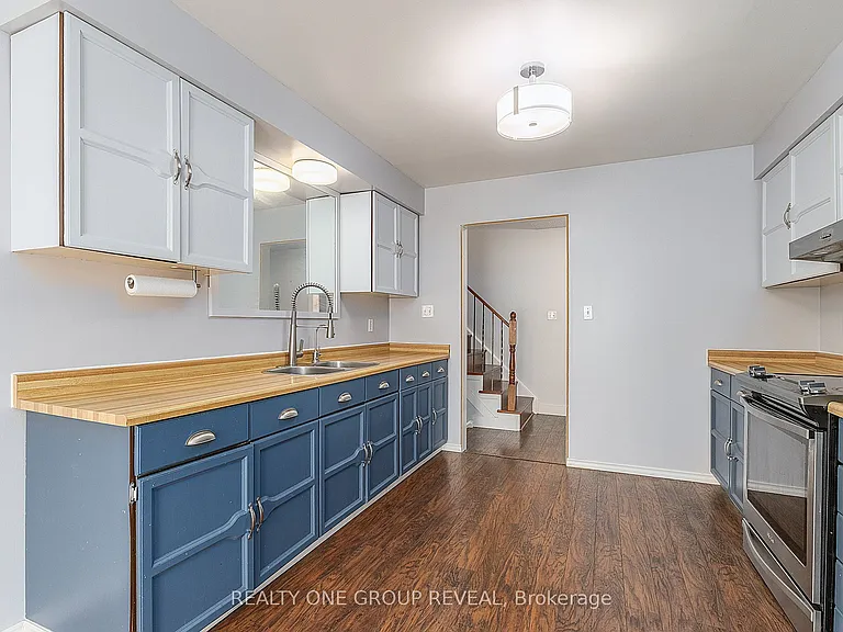 326 Prince Of Wales Dr — Photo 11