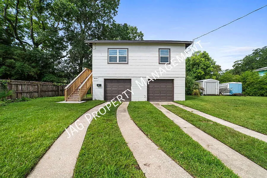 "Charming 2-Bed Retreat at 1074 Day Avenue, Jacksonville Cozy 700 sq ft Living!" — Photo 2