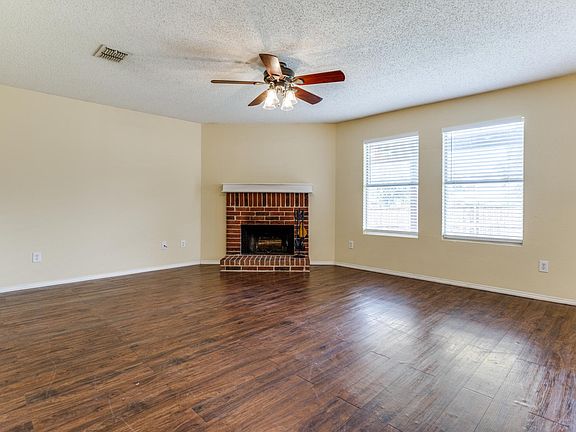 3rd image of 2368 Somerset Dr