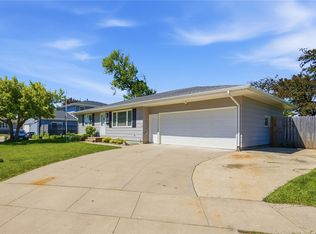 130 29th Street Ct, Marion, IA 52302