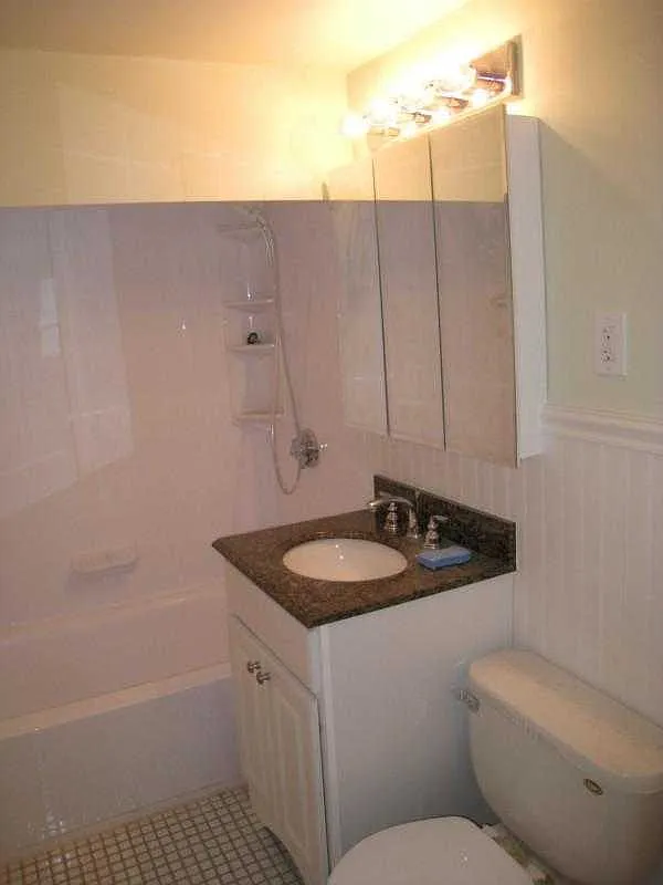 4 bed, $3,885 — Photo 1