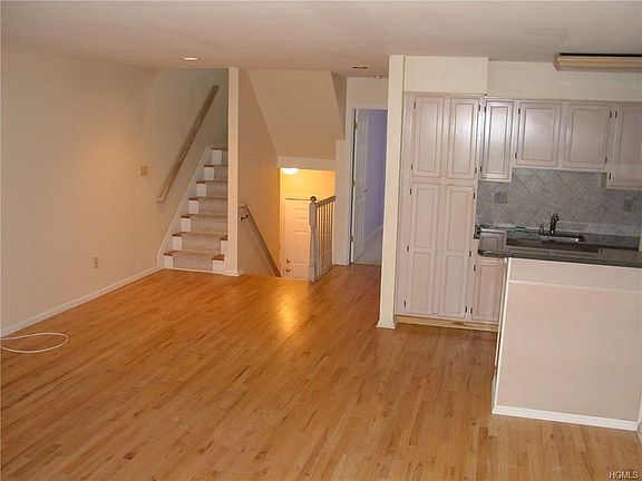 4th image of 117 Highwood Dr