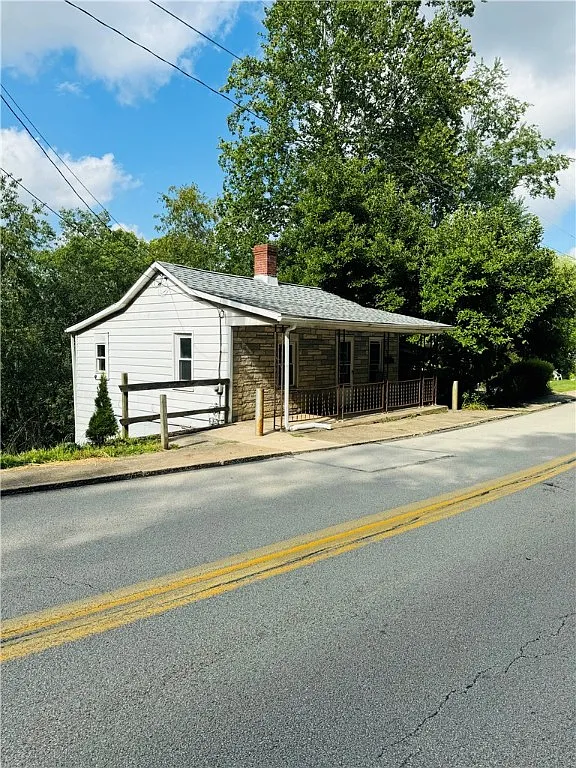 127 Main St photo 1