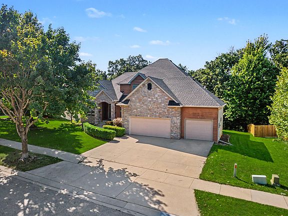 3rd image of 3107 Darcy Dr NE