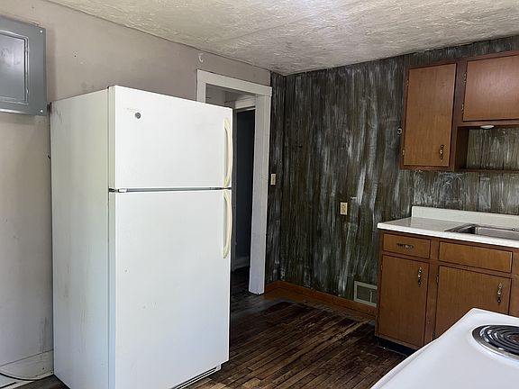 3rd image of 216 N Chestnut St #B