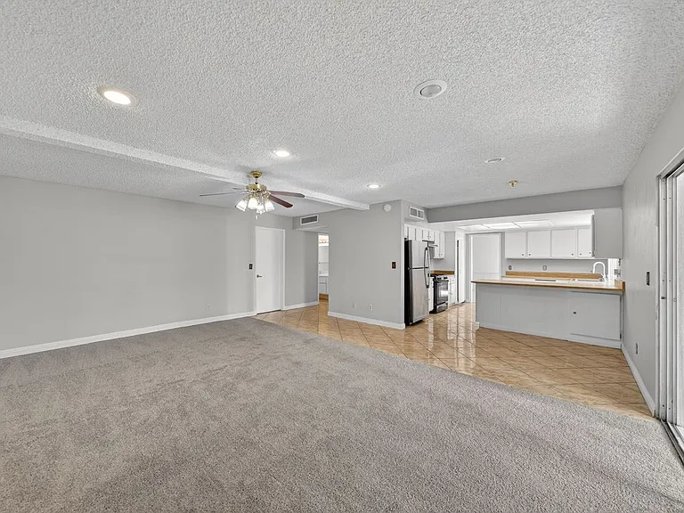 389 Summer Creek Ct — Photo 6