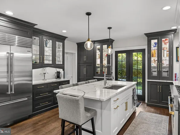 863 Golf View Rd, Moorestown, NJ 08057