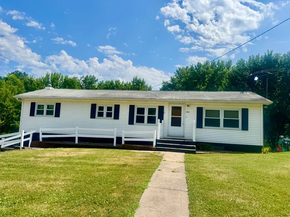604 Edgington St, Reynolds, IL 61279