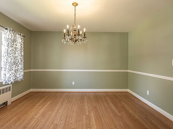 3rd image of 277 Valentine St