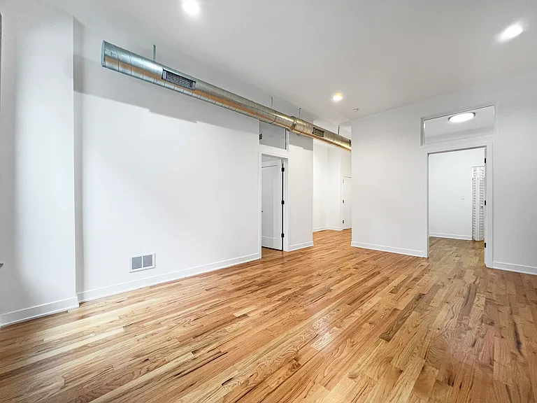 309 W Chicago Ave #302 — Photo 7