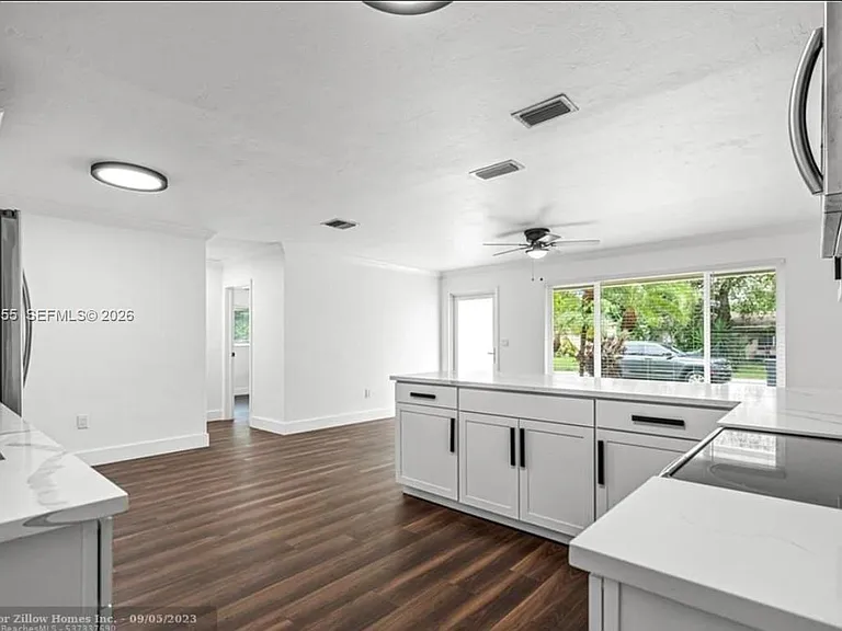 6321 Thomas St — Photo 3