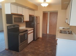 3022 Becker Dr APT C, Peru, IL 61354