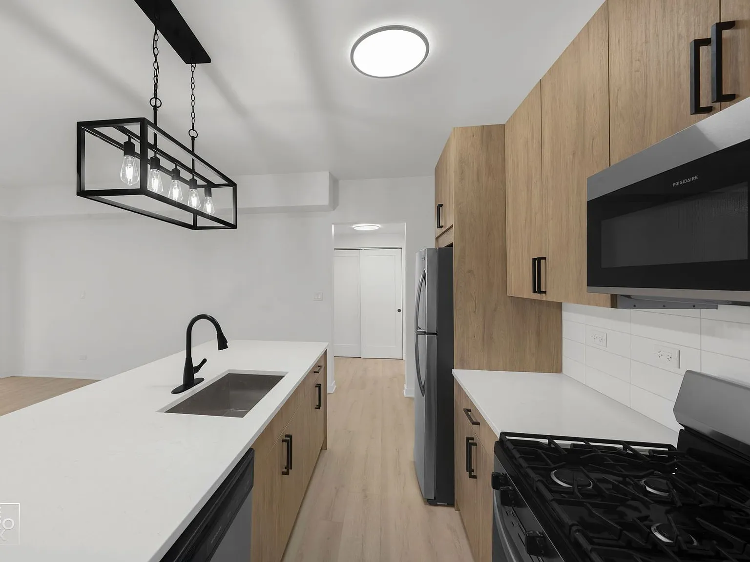 7717 N Sheridan — Photo 3
