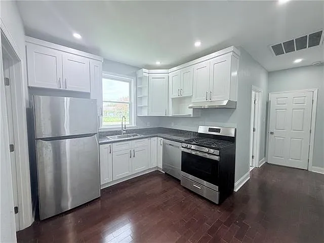 3 bed, 1.0 bath, 1200 sqft, $1,850 — Photo 2