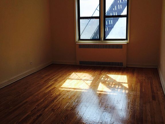 5th image of 4216 80th St APT 2R
