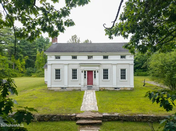 560 Stockbridge Rd, Lee, MA 01238