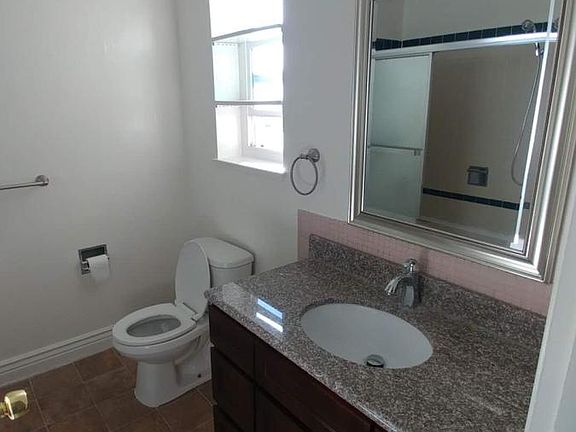 3rd image of 776 Hillside Blvd APT 3