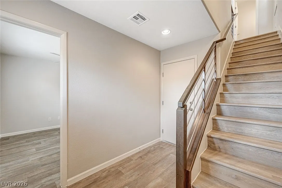 3 bed, 2.5 bath, 1327 sqft, $2,050 — Photo 4