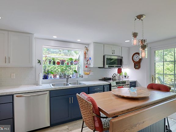 4th image of 335 Owl Hill Rd