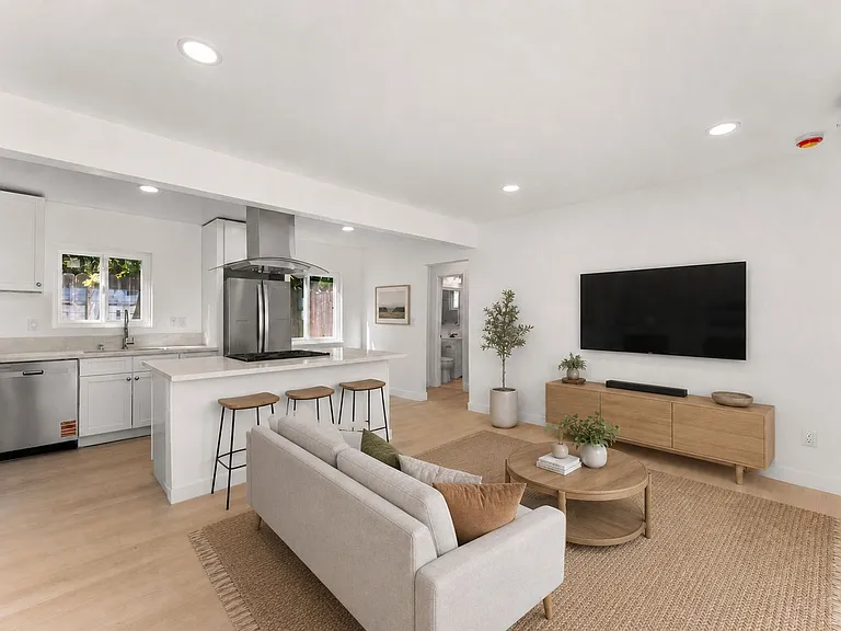 3547 Boundary St — Photo 3