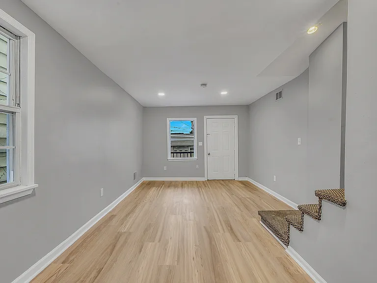 1009 W Lackawanna Ave #2 — Photo 3