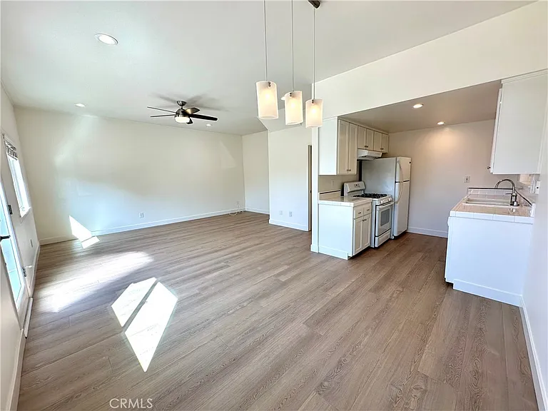 453 29th St — Photo 5