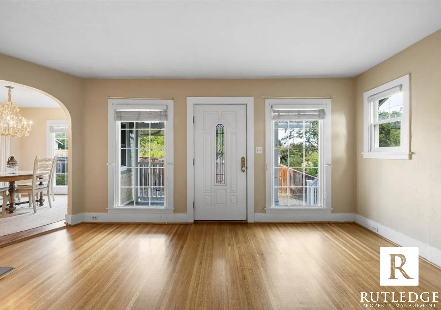Beautiful 3 bedroom home in Talent! — Photo 4