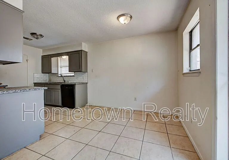 1109 NE 5th Ter — Photo 7